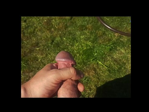 ❤️ O bunăciune fierbinte își face sex cu păsărica roz și ejaculează cu un squirt într-o grădină de vară ☑  at ro.elitemangas.top ☑